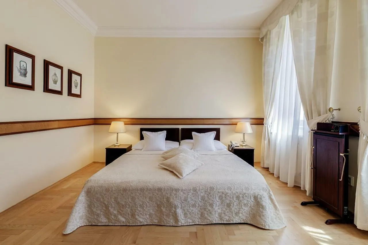 Louren Hotel Prague 4*,